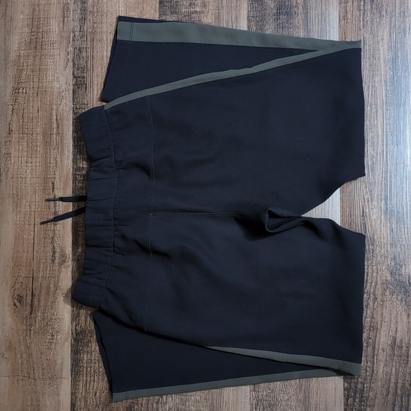 Lululemon On The Fly Pant Woven *Track Stripe Black / Dark Olive | 14 - Picture 8 of 12